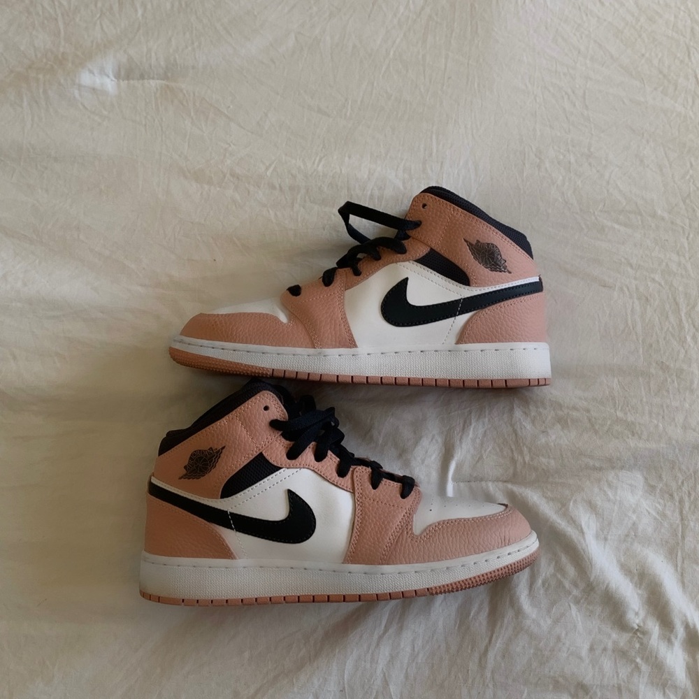 Pink Quartz Air Jordan 1 Mid 🌸